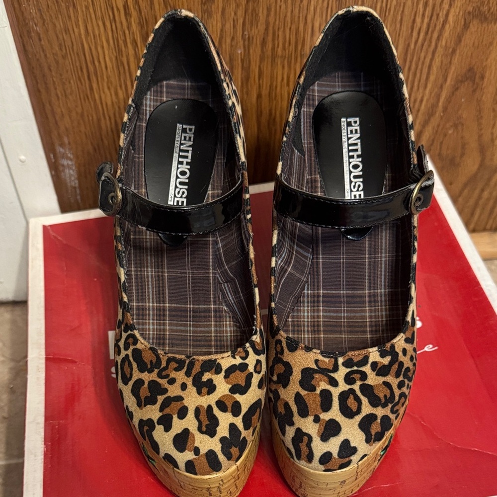 Penthouse by Ellie Shoes Leopard Wedges with embroidery - Picture 2 of 7